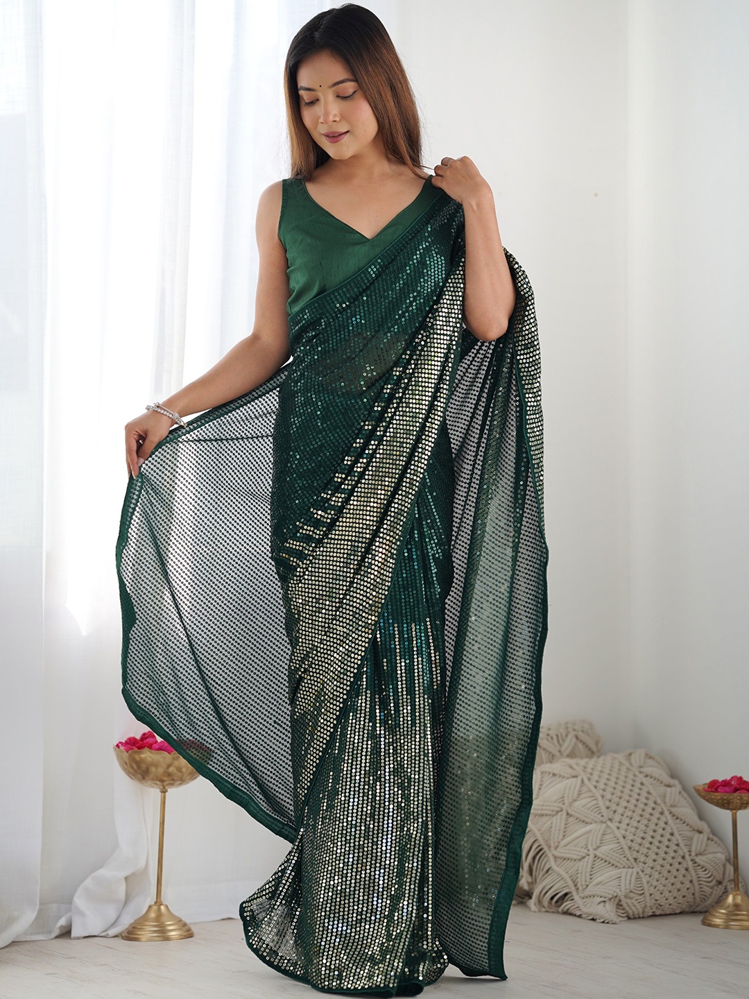 

VARNI FABRICS Women Embellished Sequinned Georgette Saree With unstitched blouse piece, Green