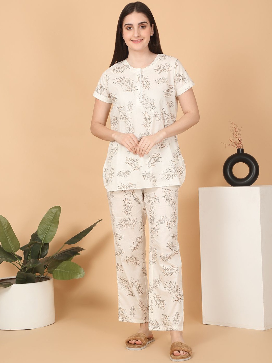 

Sweet Dreams Women Printed Night suit, Cream