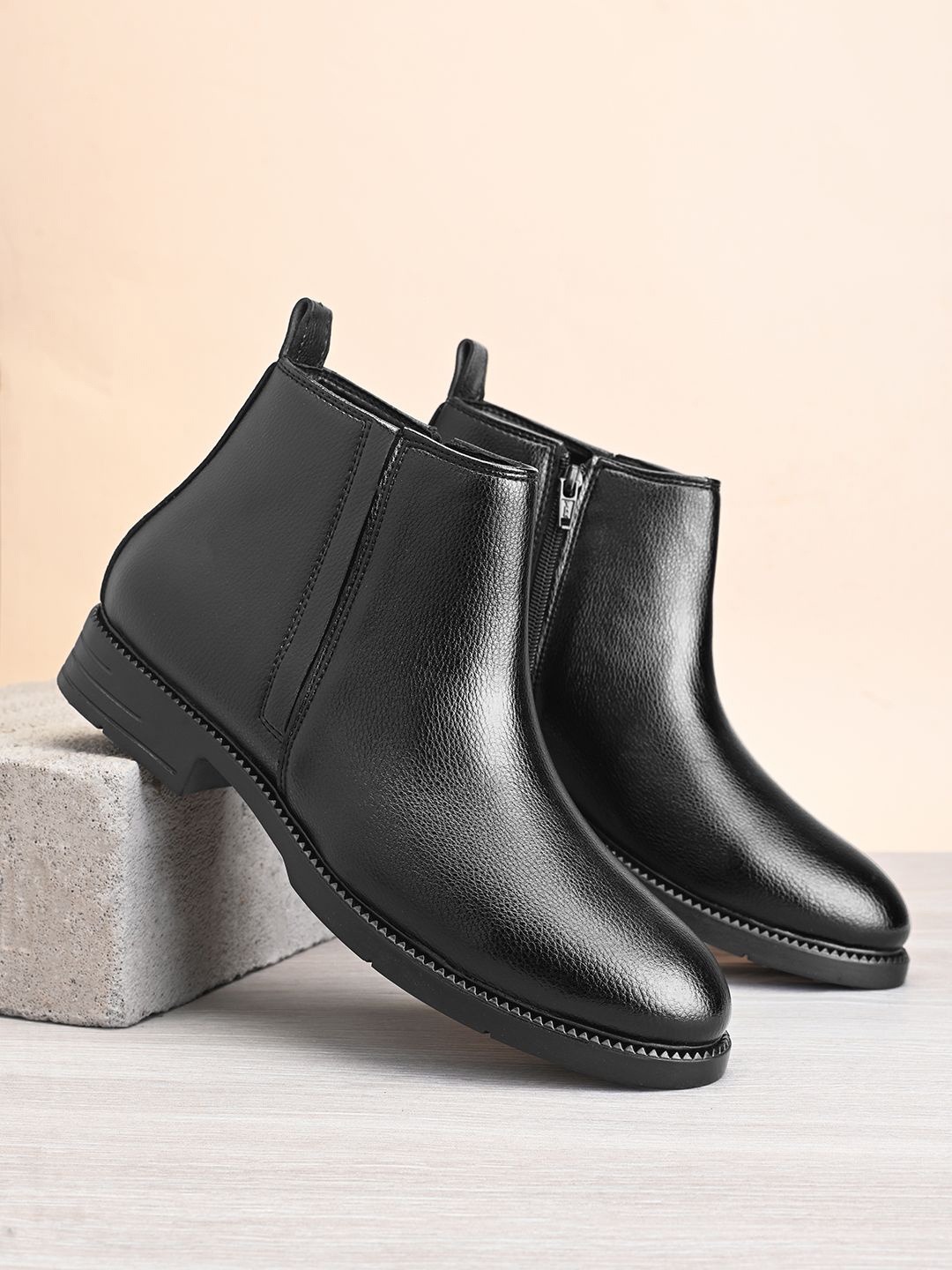 

The Roadster Lifestyle Co Men Chelsea Boots, Black