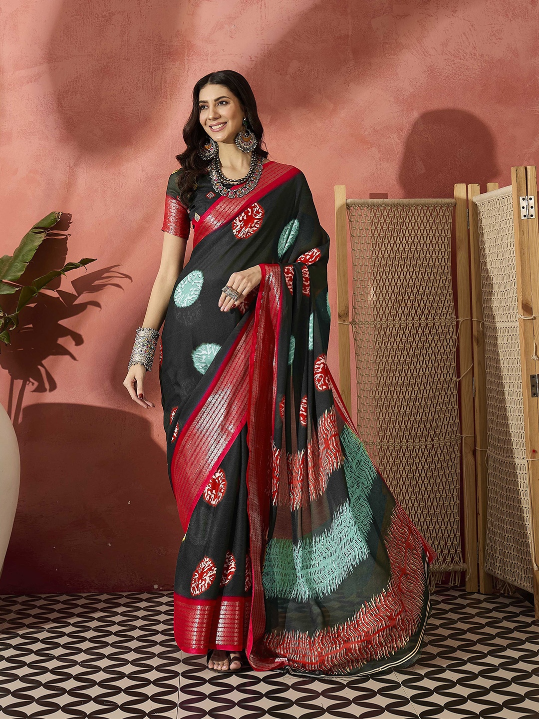 

Sangria Tie and Dye Dyed Zari Leheriya Saree, Black