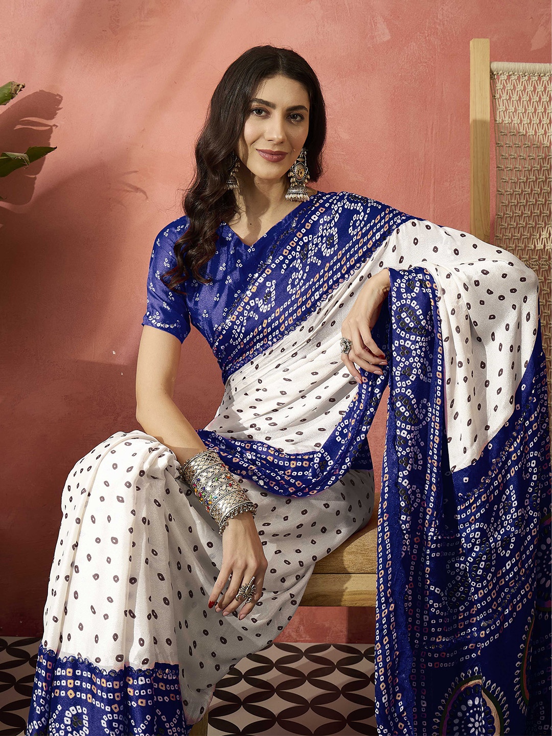 

Sangria Bandhani Printed Saree With Blouse, White