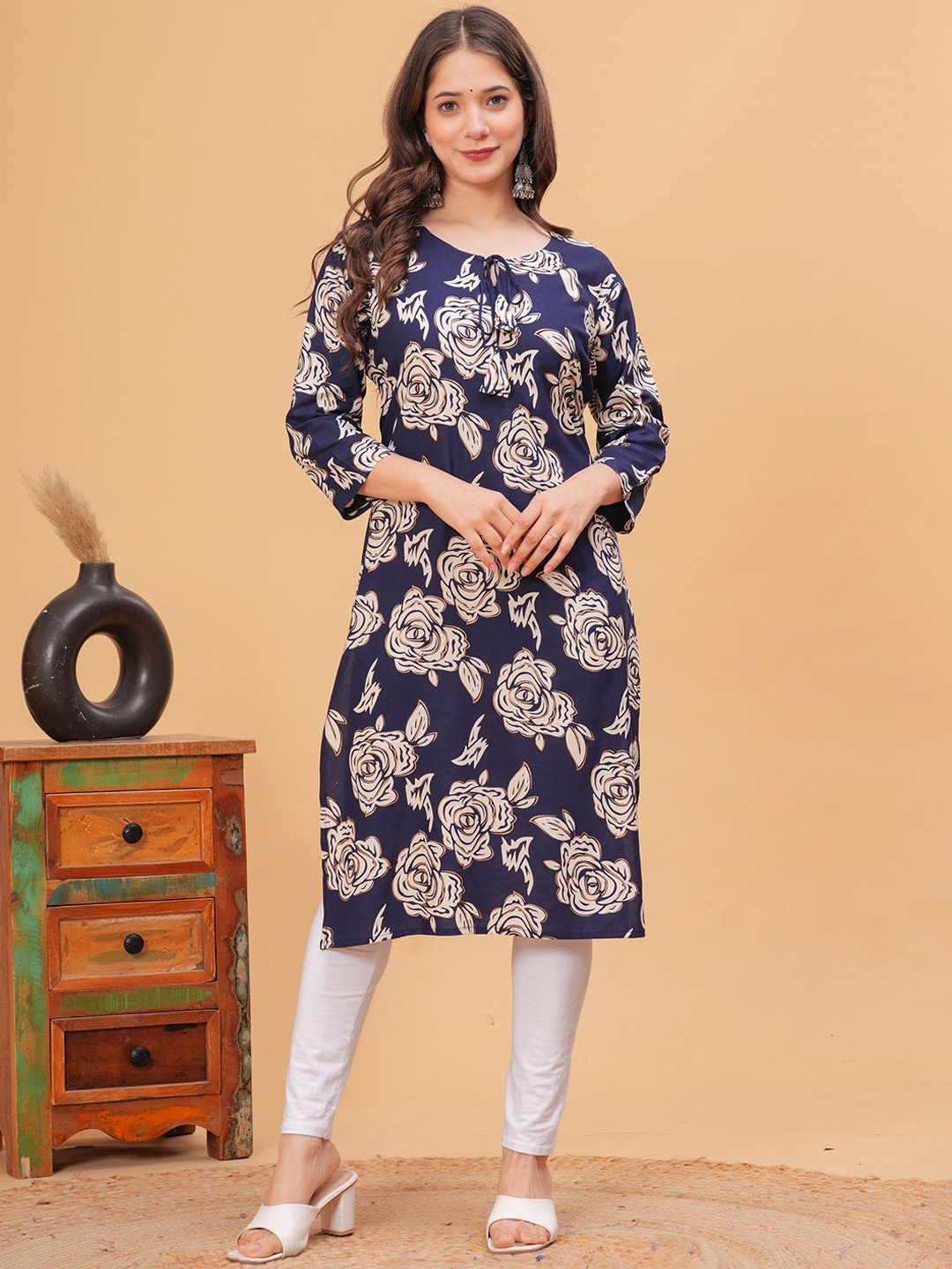 

PURSHOTTAM WALA Floral Printed Tie-Up Neck Straight Kurta, Blue