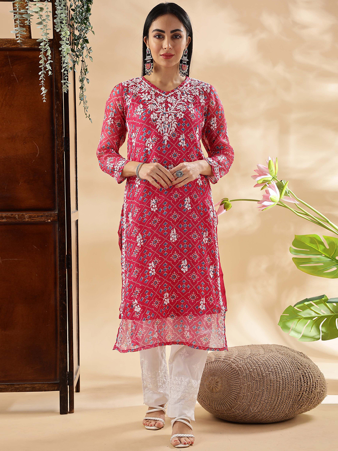 

Club Loom Floral Embroidered Chikankari Straight Kurta, Maroon