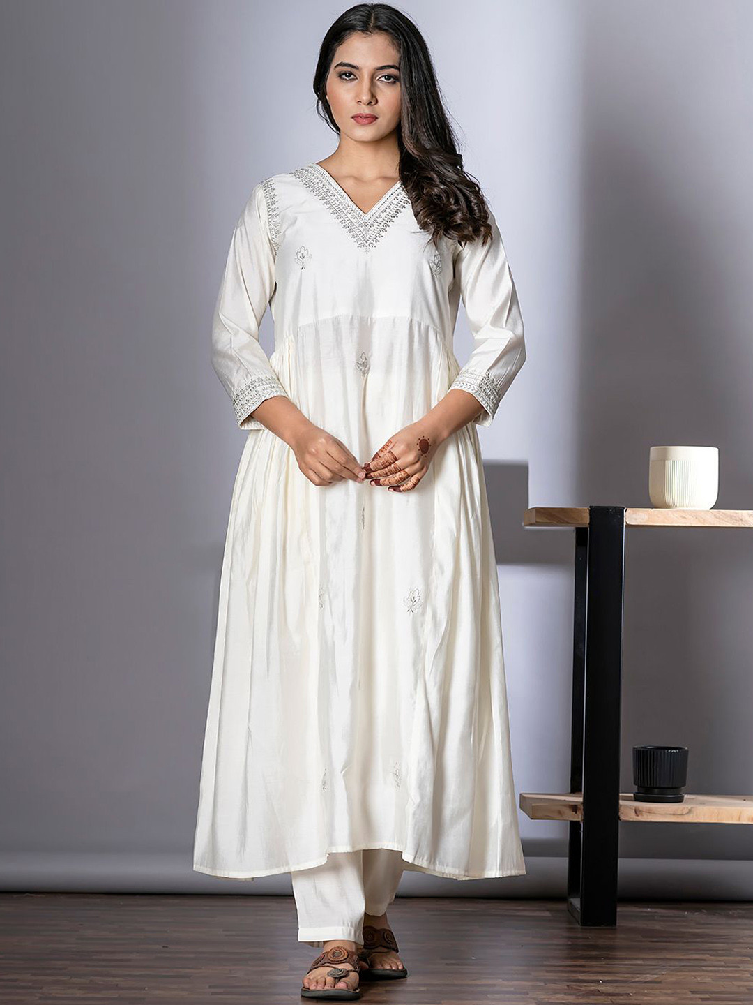 

Readiprint Floral Embroidered Thread Work Anarkali Kurta With Trousers, Cream