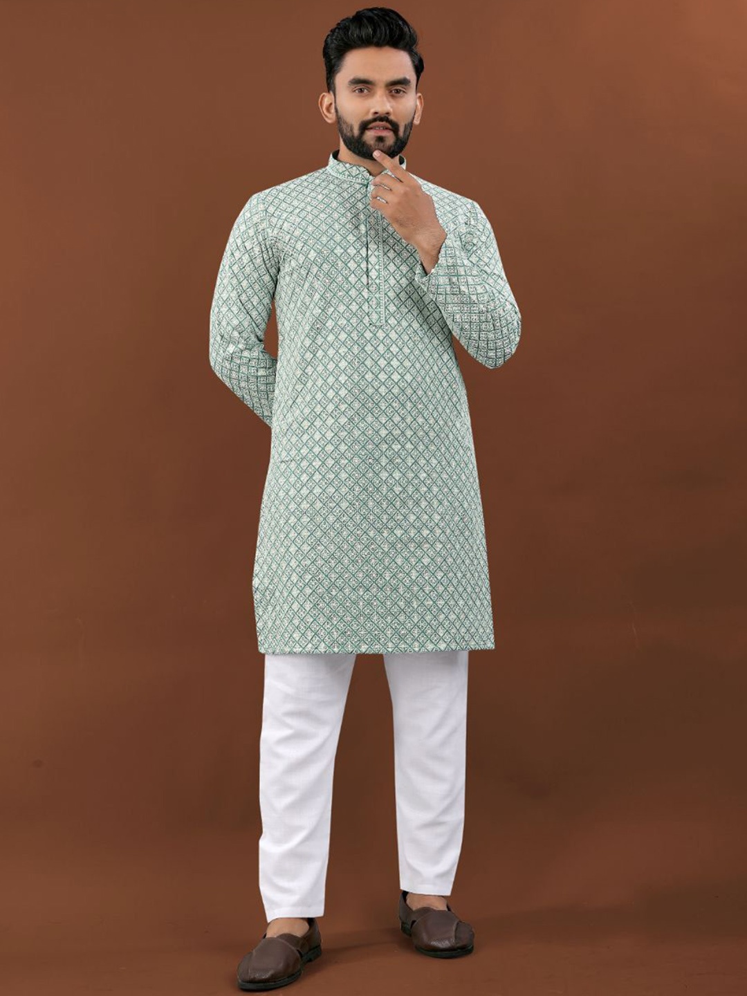 

Zurika Fashion Floral Embroidered Mandarin Collar Stright Kurta, Green