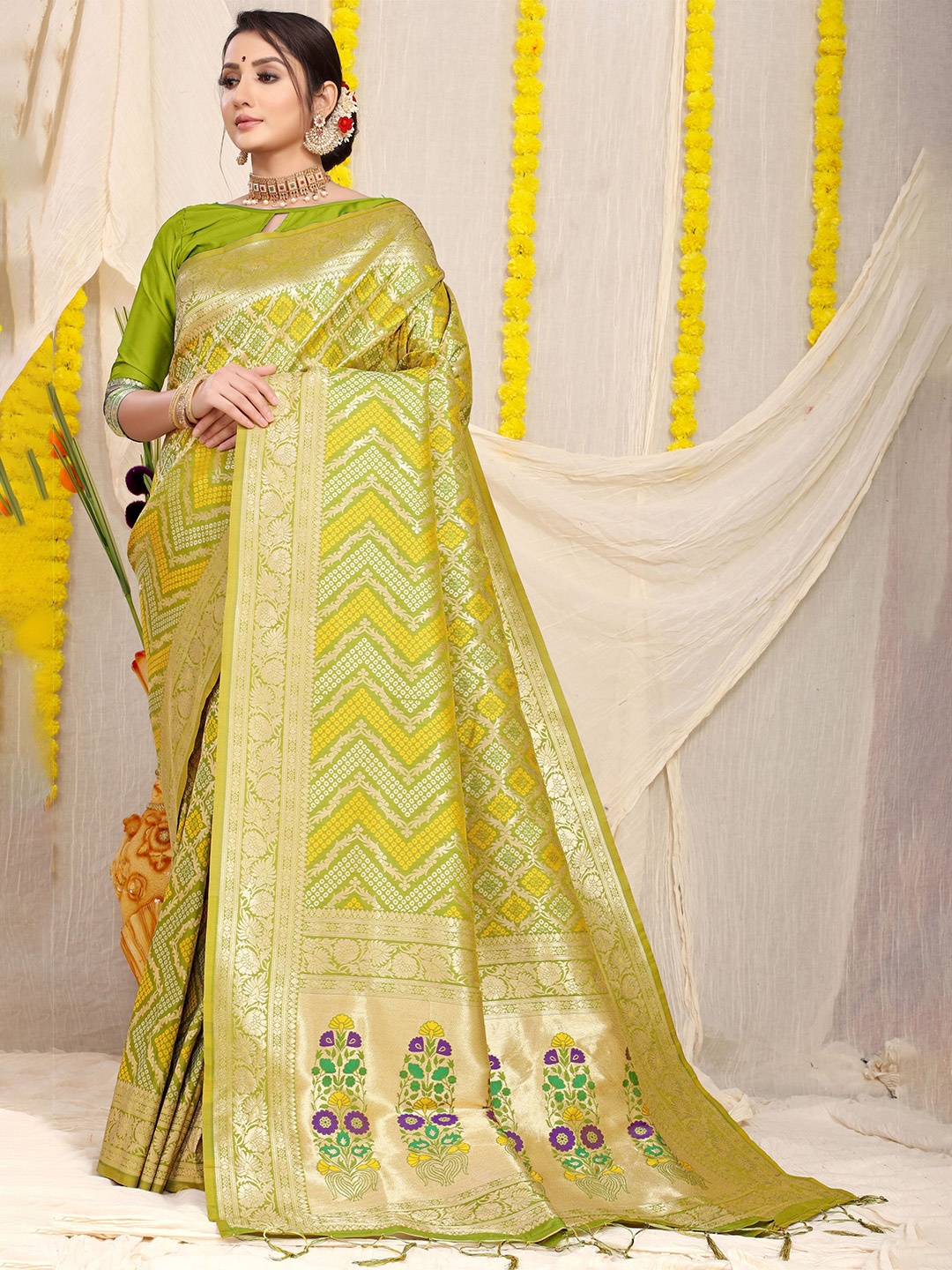 

Kandora Woven Design Zari Pure Silk Paithani Saree, Olive