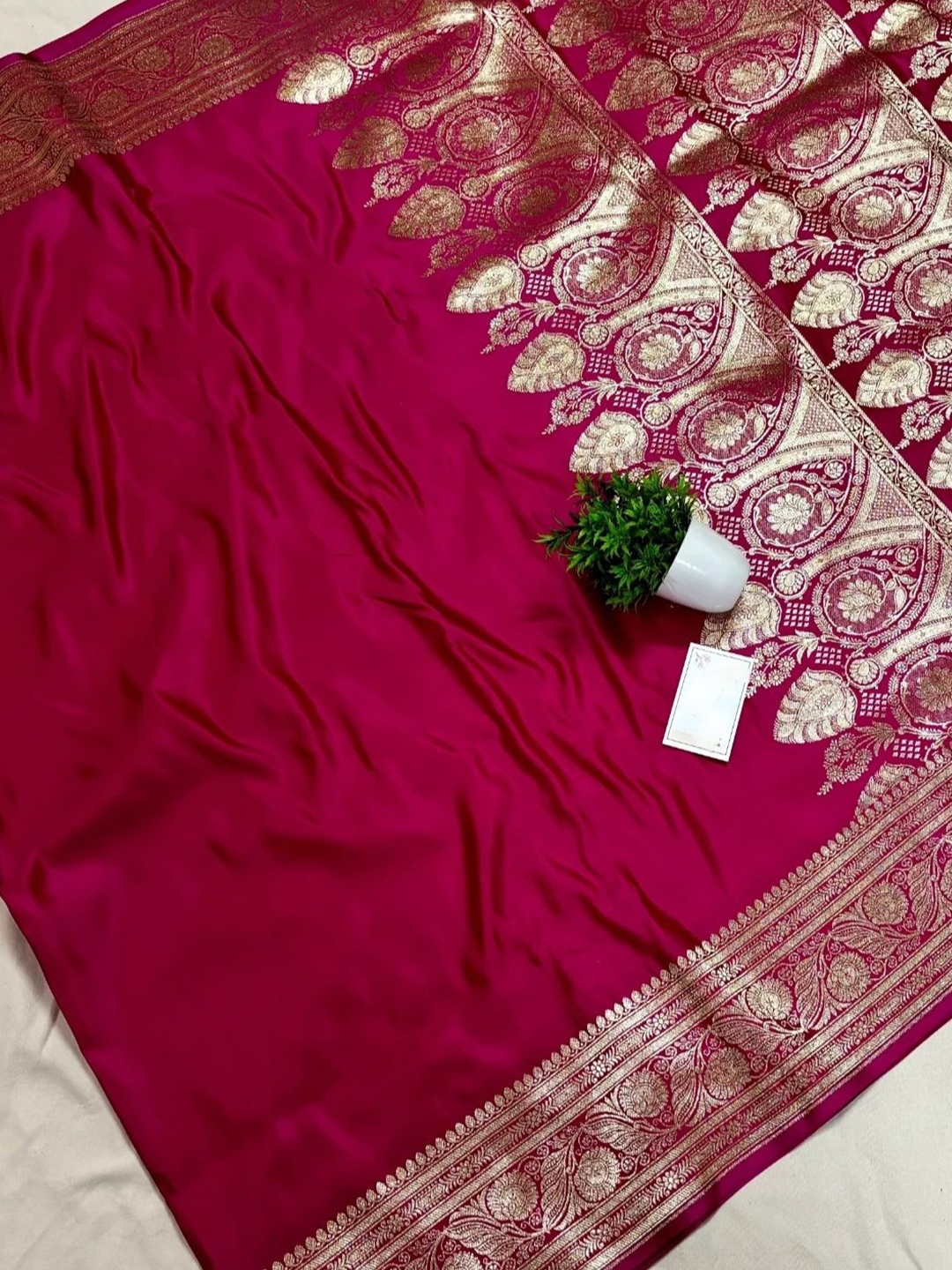 

DIVASTRI Ethnic Motifs Zari Satin Banarasi Saree, Pink