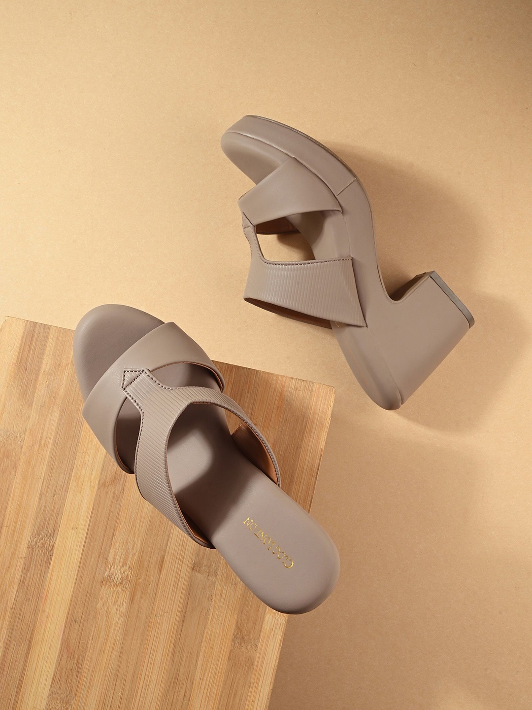 

CLOG LONDON Women Block Sandals with Buckles, Grey