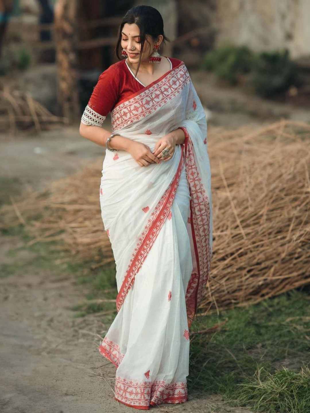 

APNISHA Woven Design Zari Designer Banarasi Saree, White