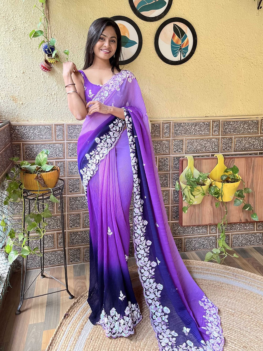 

DIVASTRI Floral Sequinned Poly Georgette Saree, Lavender
