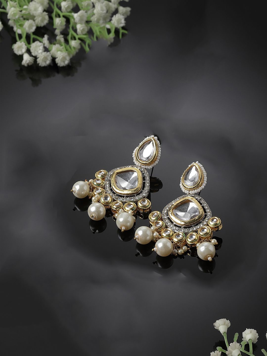 

DUGRISTYLE Gold-Plated Kundan Studded Teardrop Shaped Drop Earring