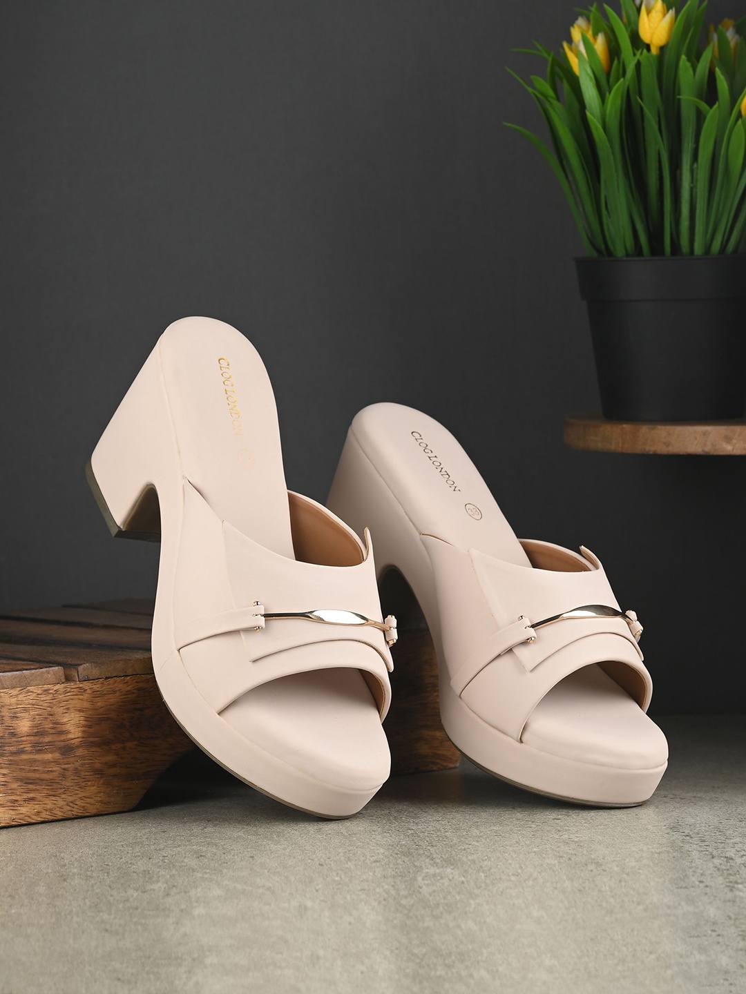 

CLOG LONDON Women Heel Sandals, Cream