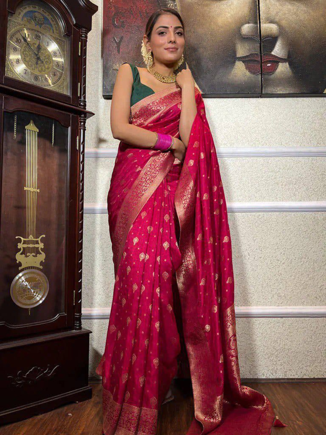 

APNISHA Floral Zari Pure Silk Banarasi Saree, Pink