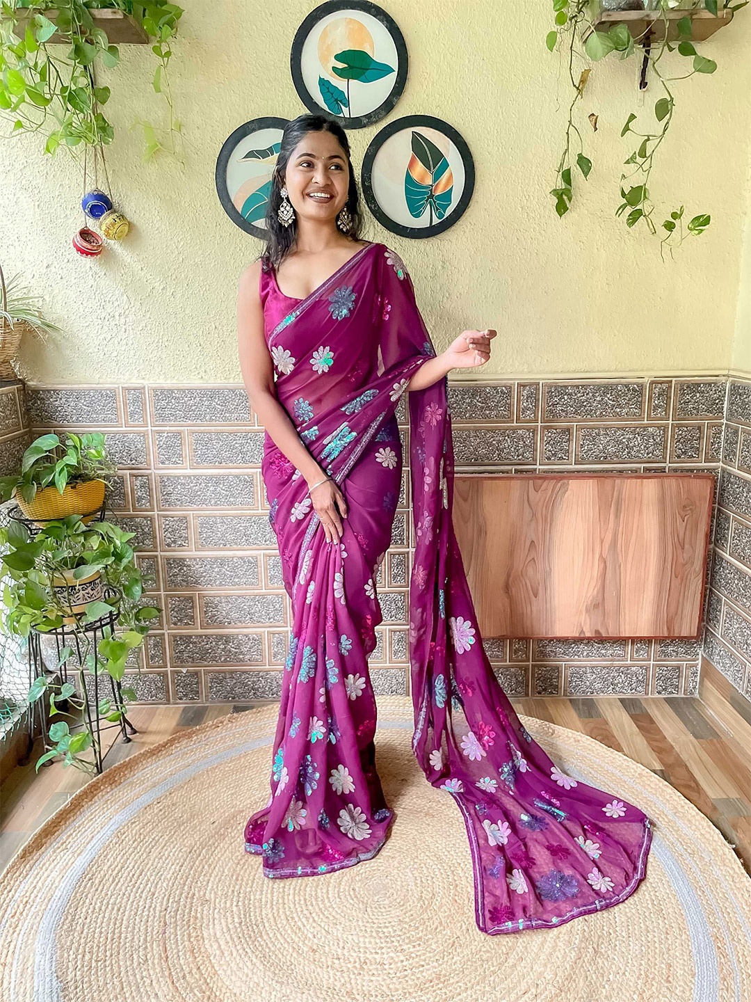 

DIVASTRI Floral Embroidery Sequinned Saree, Purple