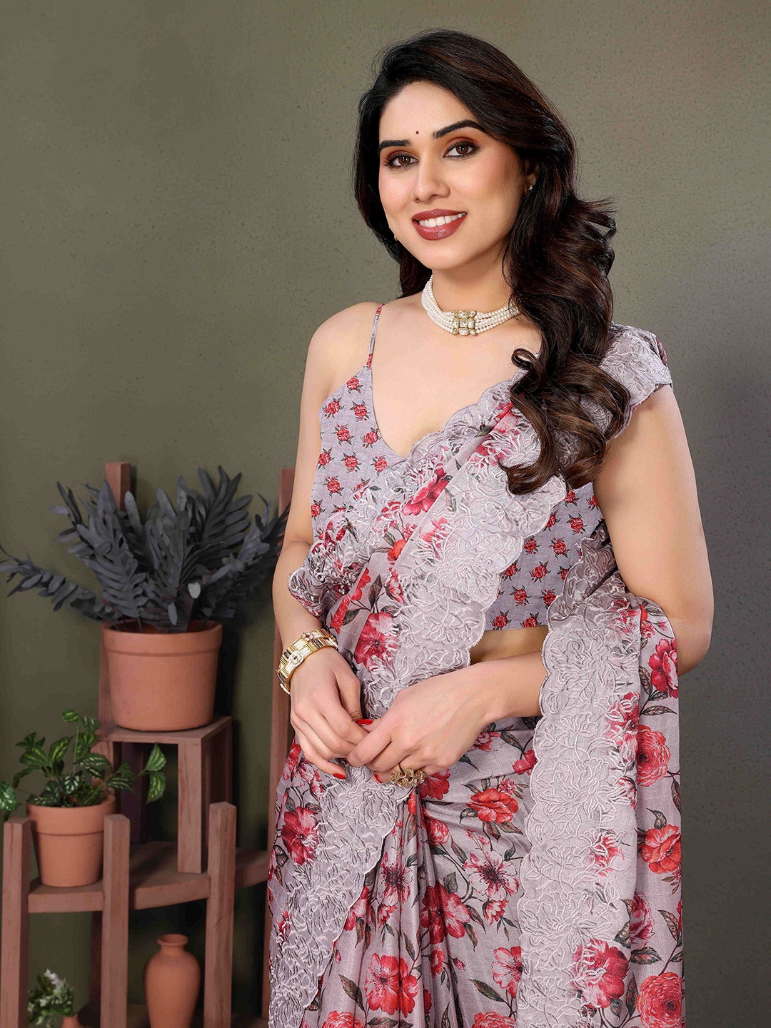 

Bandhanivilla Floral Printed Tussar Saree, Grey