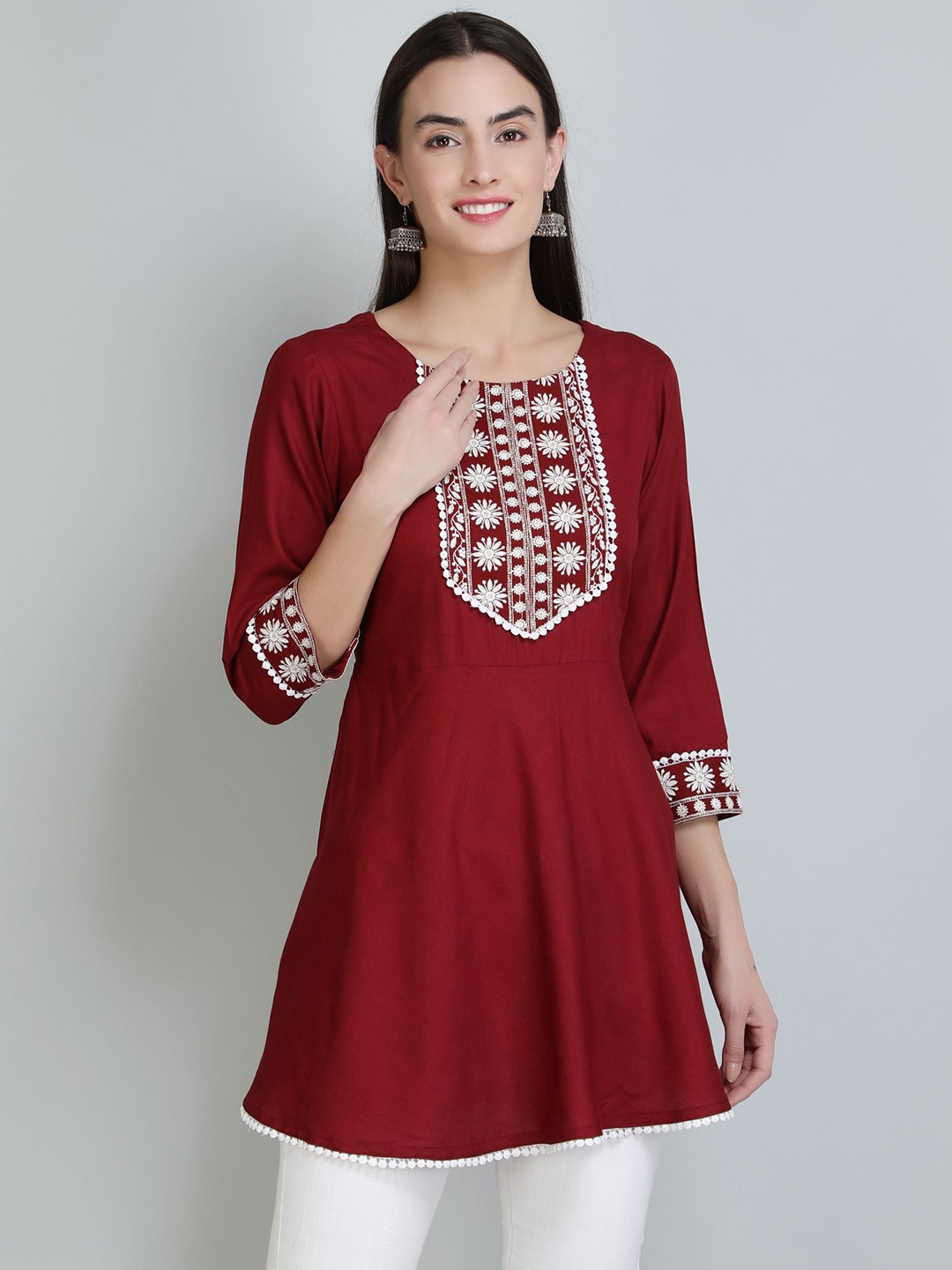 

DHABHAI Embroidered Top, Maroon