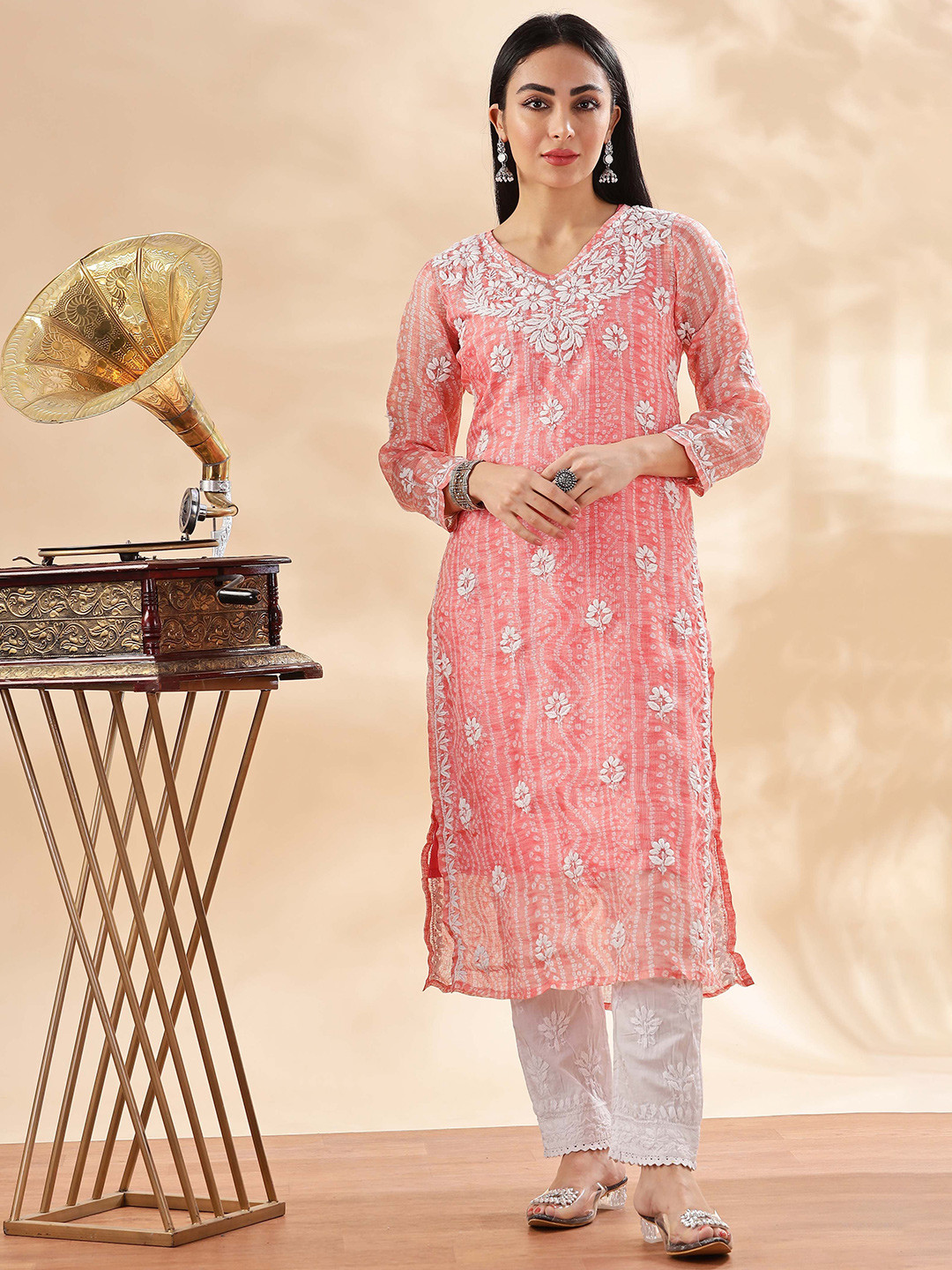 

Club Loom Floral Embroidered Cotton Chikankari Straight Kurta, Pink