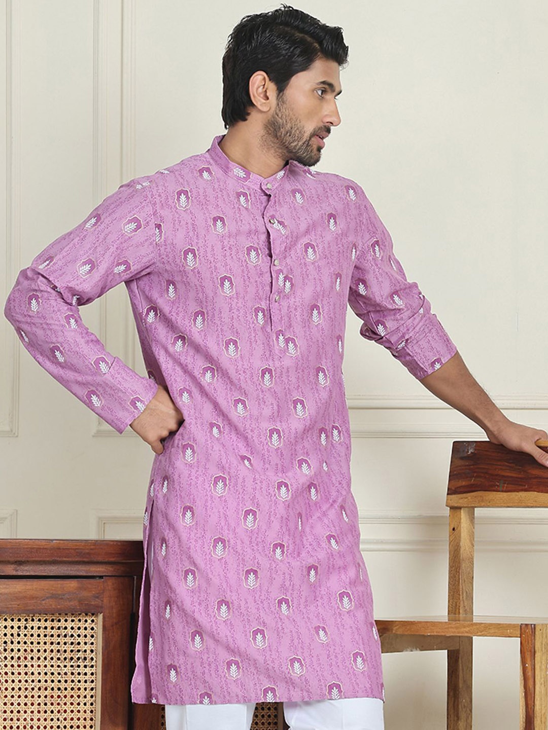 

Anouk Purple Floral Printed Mandarin Collar Straight Kurta