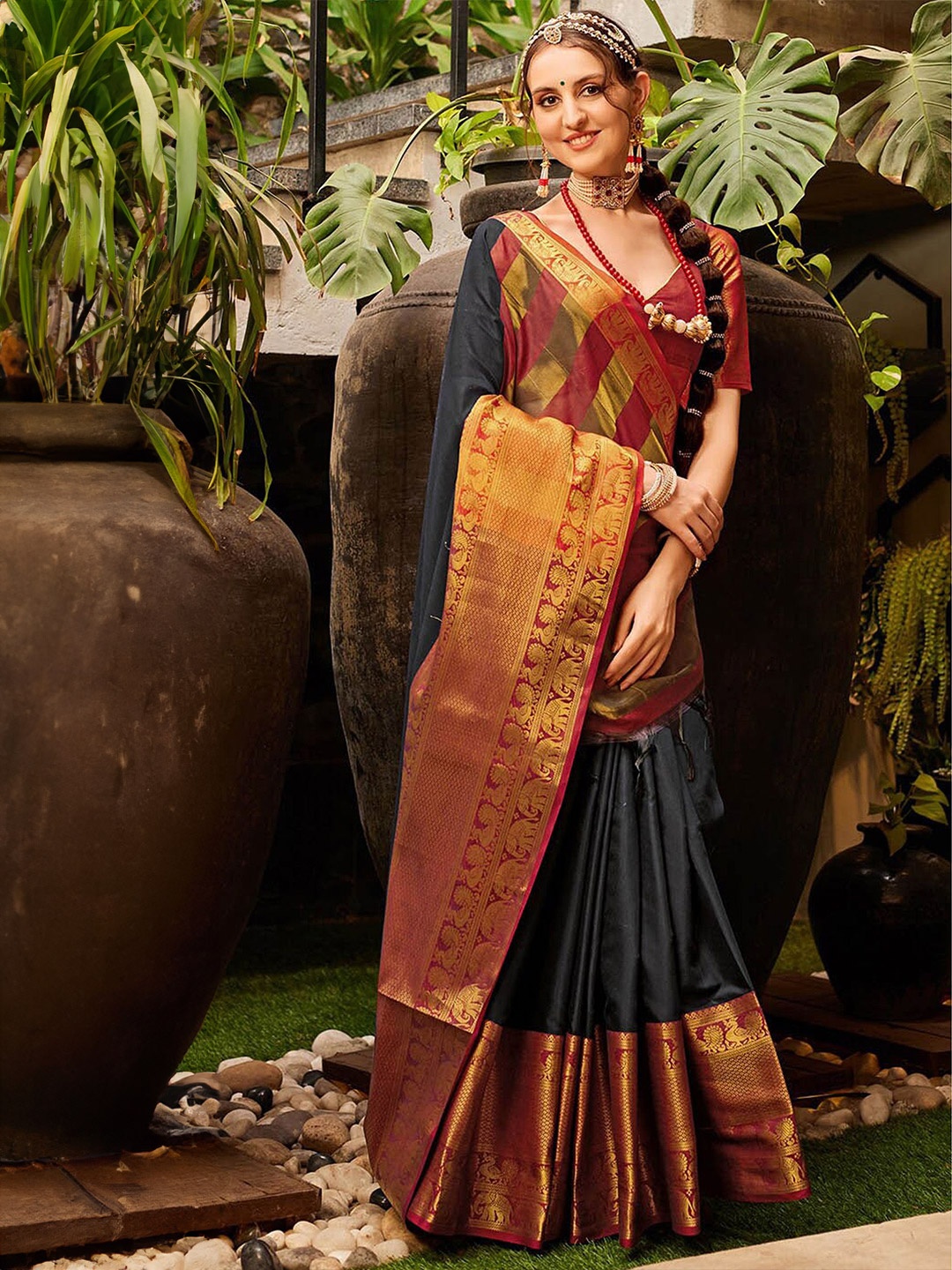 

DIVASTRI Woven Design Zari Silk Cotton Saree, Black