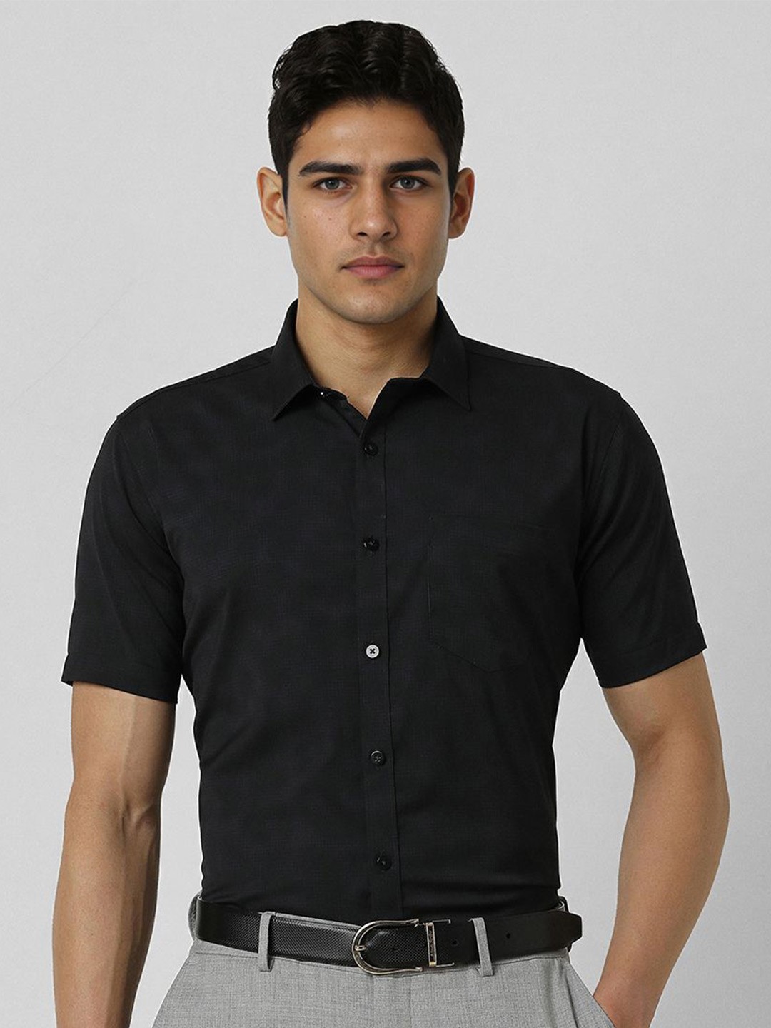 

V Dot Men Slim Fit Spread Collar Abstract Printed Formal Shirt, Black