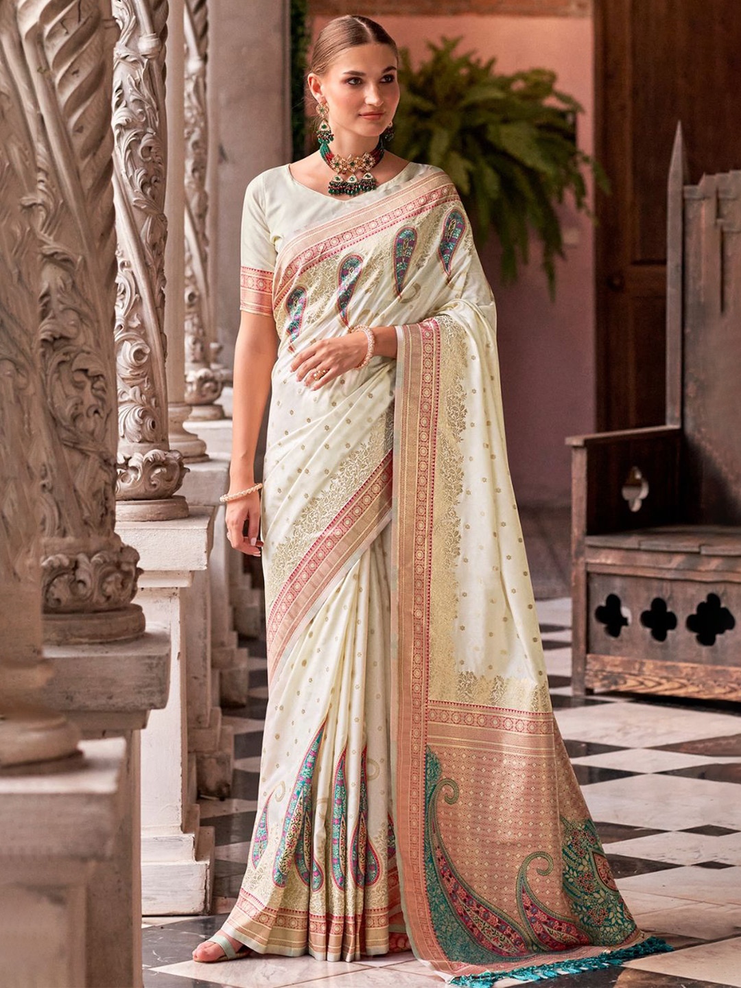 

DEVATITHI Woven Design Zari Cream Silk Saree