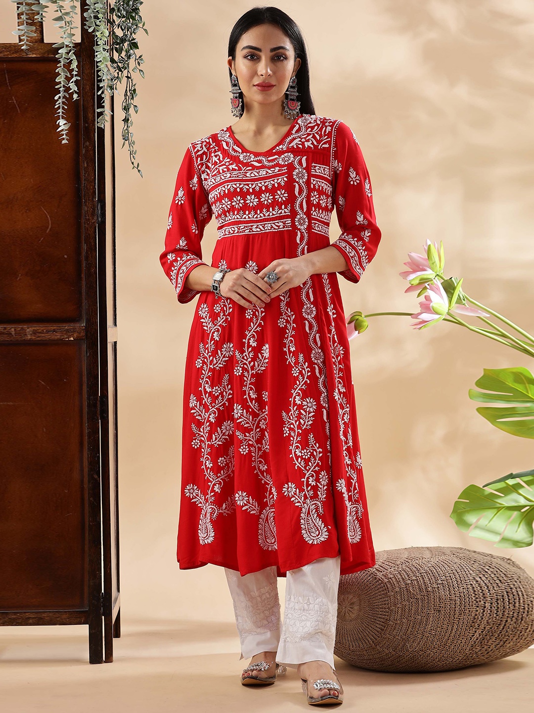 

Club Loom Women Ethnic Motifs Embroidered Chikankari Anarkali Kurta, Red