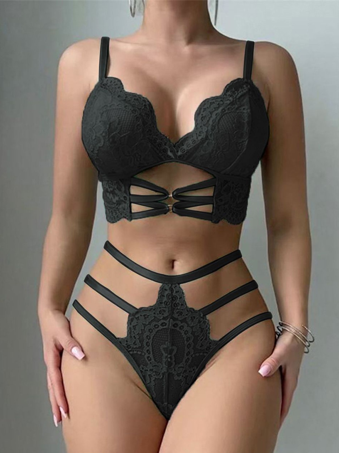 

FIMBUL Lace Cut-Out Detailed Baby Doll, Black