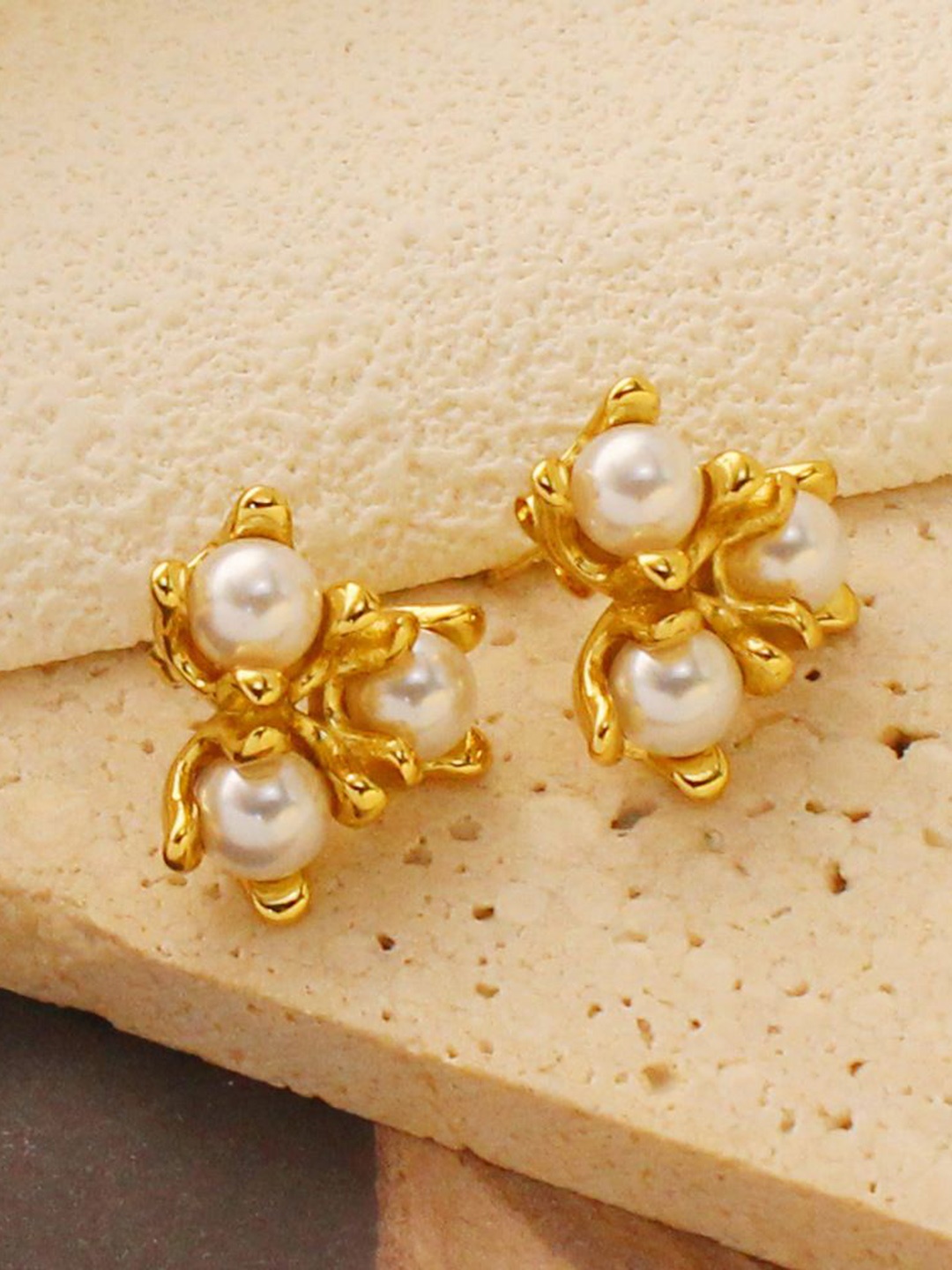 

DressBerry Gold-Plated Pearls Floral Studs