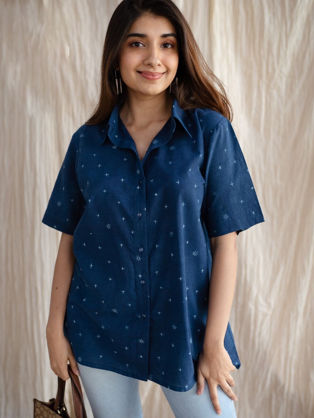 

THE INDIAN ETHNIC CO Women Indigo Straight Ajrakh Cotton Shirt, Blue