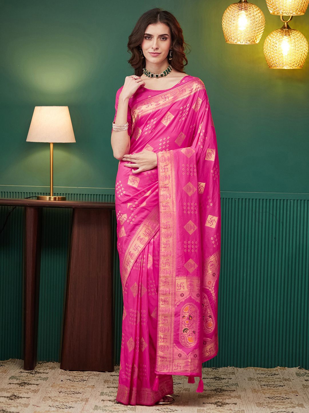 

Satrani Zari Pure Silk Banarasi Saree, Pink