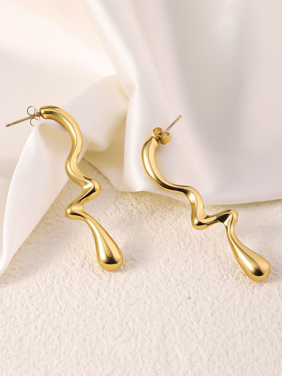 

MEENAZ Stainless Steel Gold-Plated Contemporary Shaped Anti Tarnish Drop Earrings