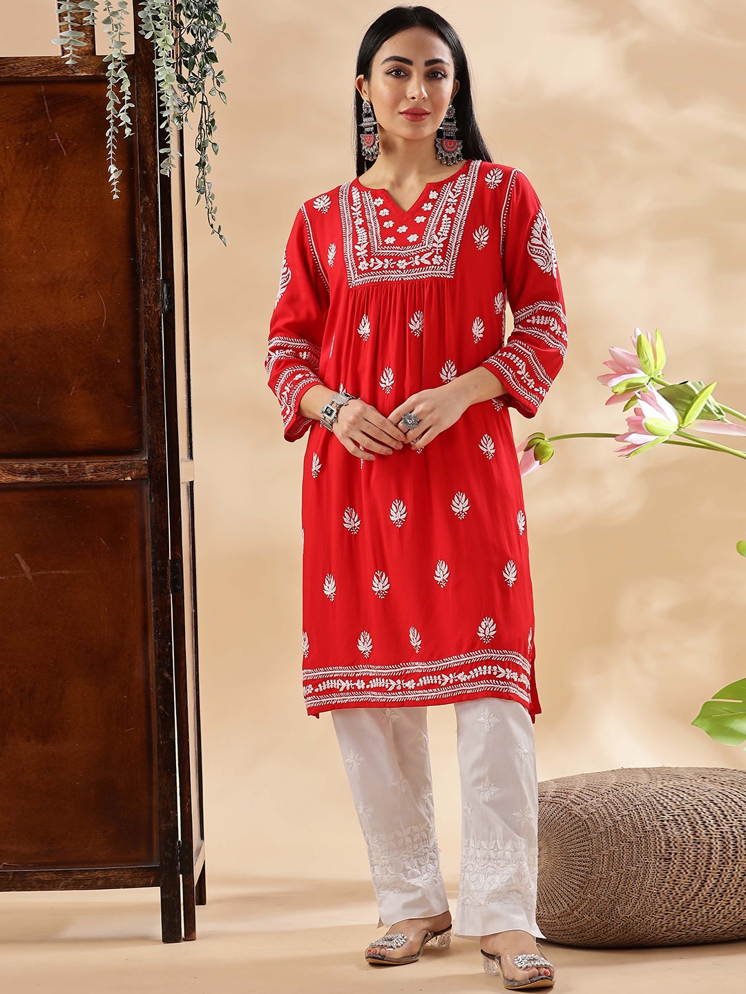 

Club Loom Ethnic Motifs Embroidered Chikankari Straight Kurta, Red