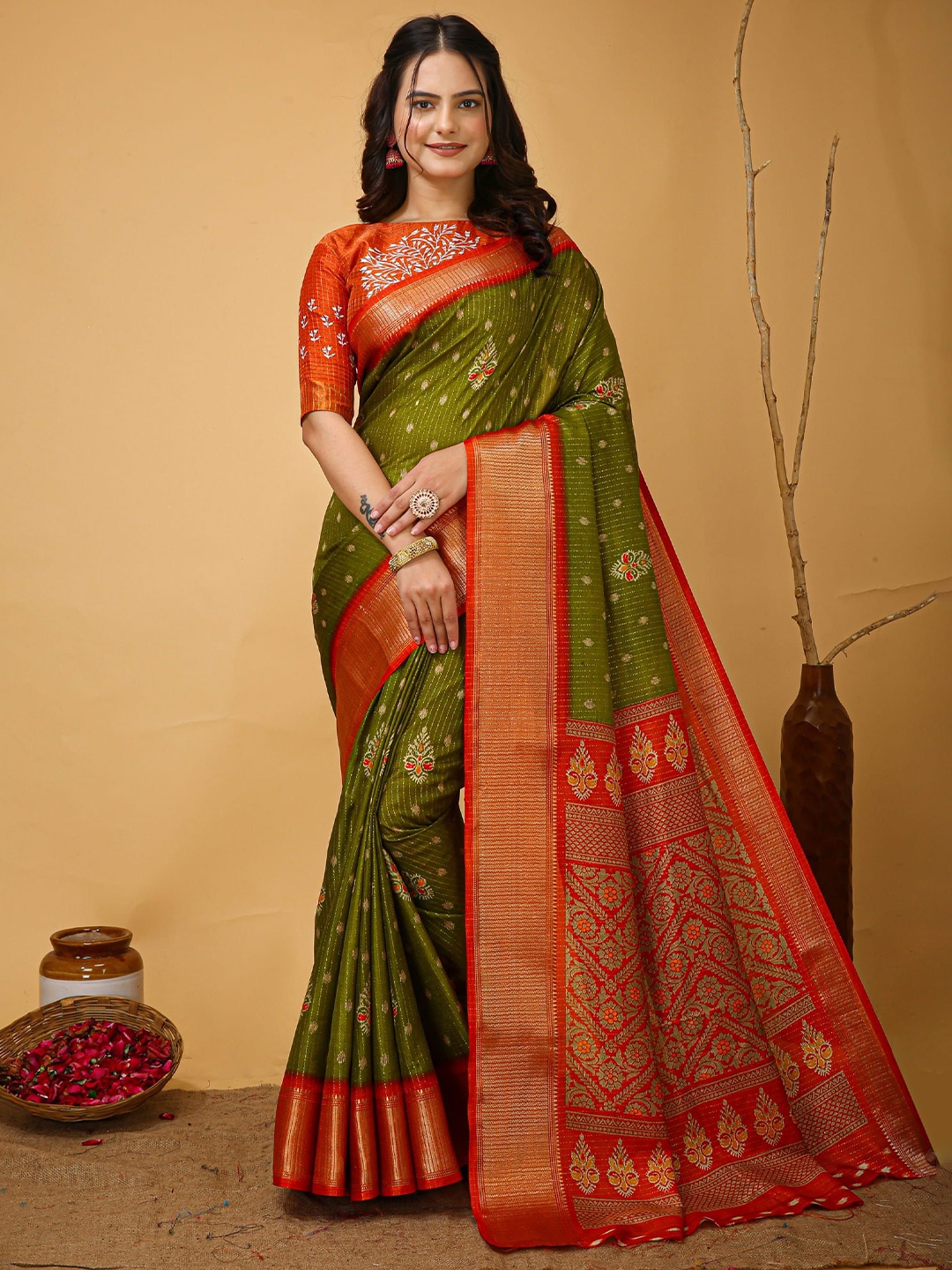 

KALINI Floral Zari Printed Banarasi Saree, Green