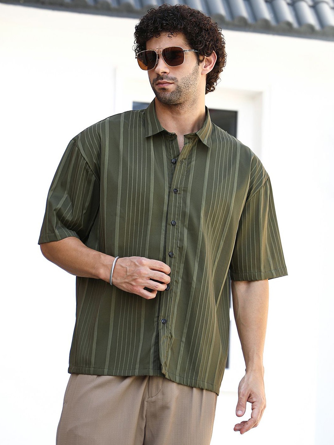 

Campus Sutra Men Comfort Oversized Fit Spread Collar Vertical Striped Casual Shirt, Olive