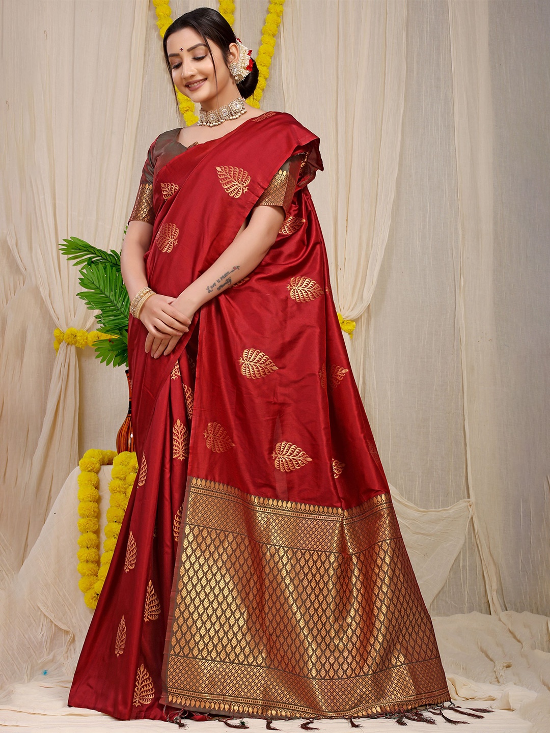 

Kandora Women Woven Design Zari Pure Silk Banarasi Saree, Maroon
