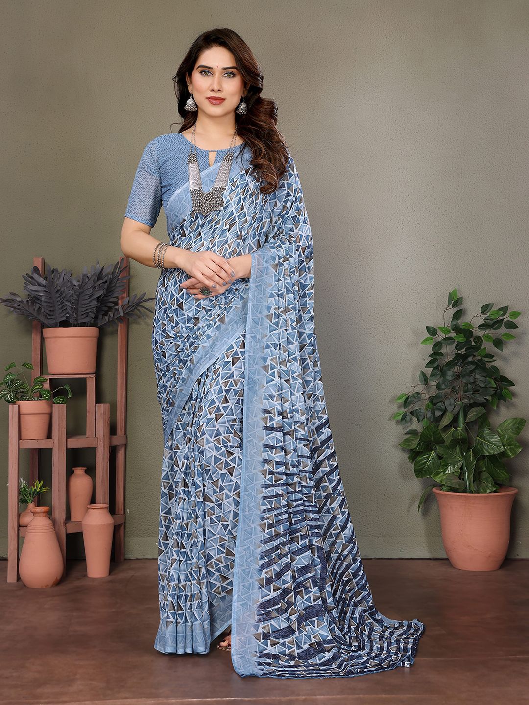 

Moda Rapido Poly Georgette Saree, Grey