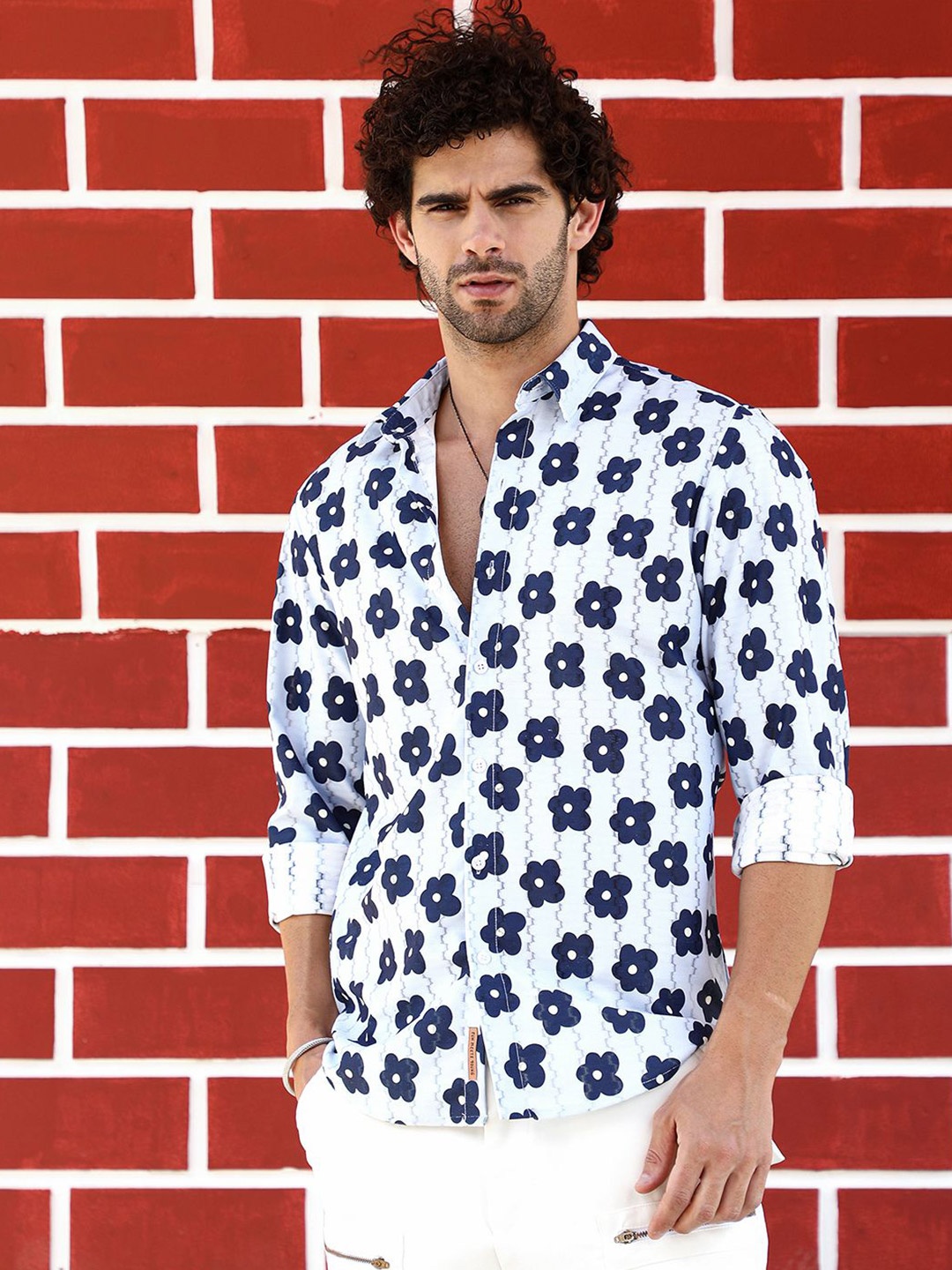

Campus Sutra Men Comfort Fit Spread Collar Floral Printed Casual Shirt, White