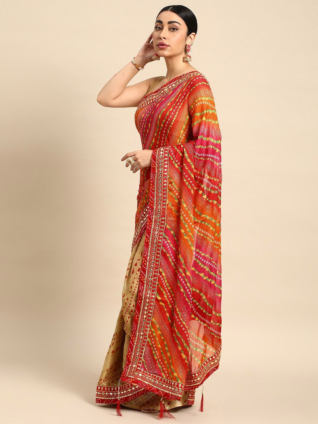 

DIVASTRI Bandhani Gotta Patti Poly Chiffon Bandhani Saree, Beige