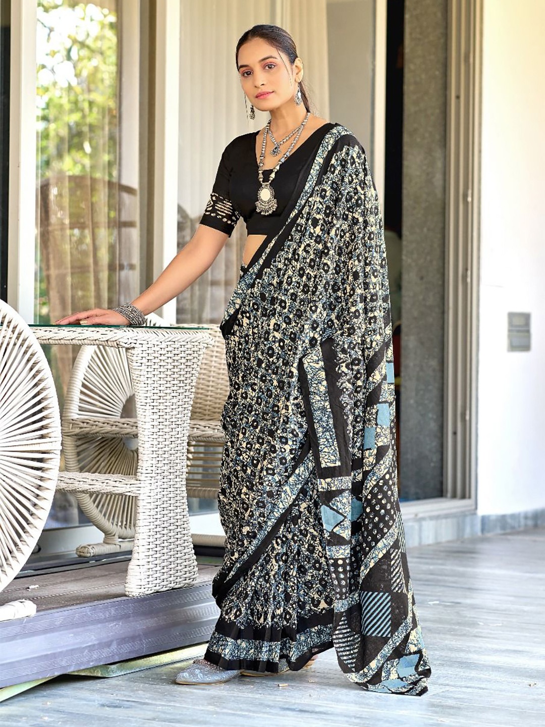 

Anouk Ethnic Motifs Pure Cotton Block Print Saree, Black