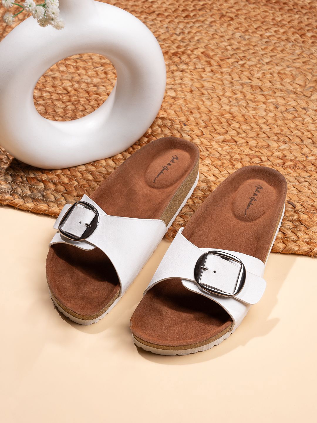 

Mast & Harbour Women Open Toe Flats, White