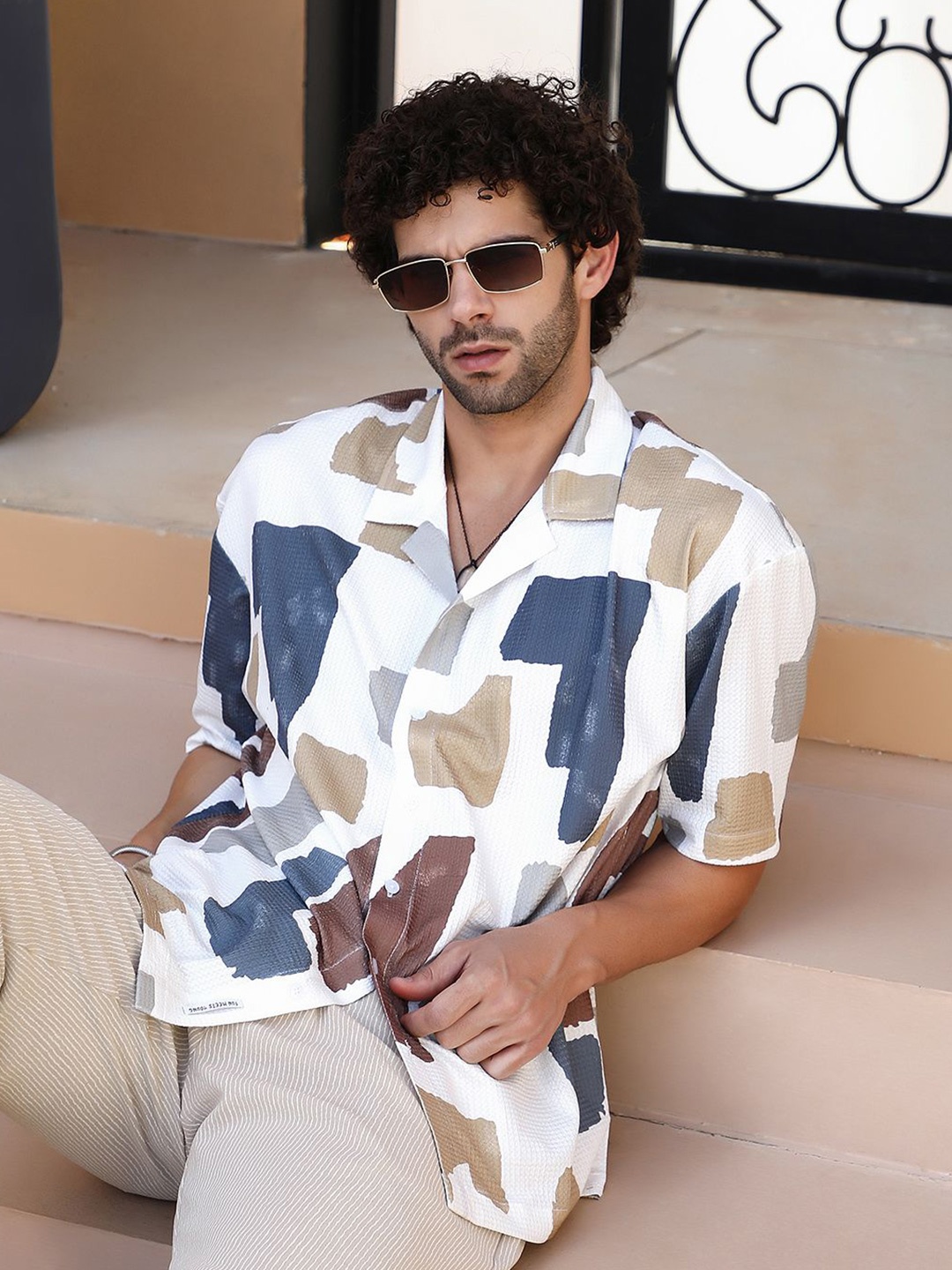 

Campus Sutra Men Comfort Oversized Fit Abstract Printed Casual Shirt, White