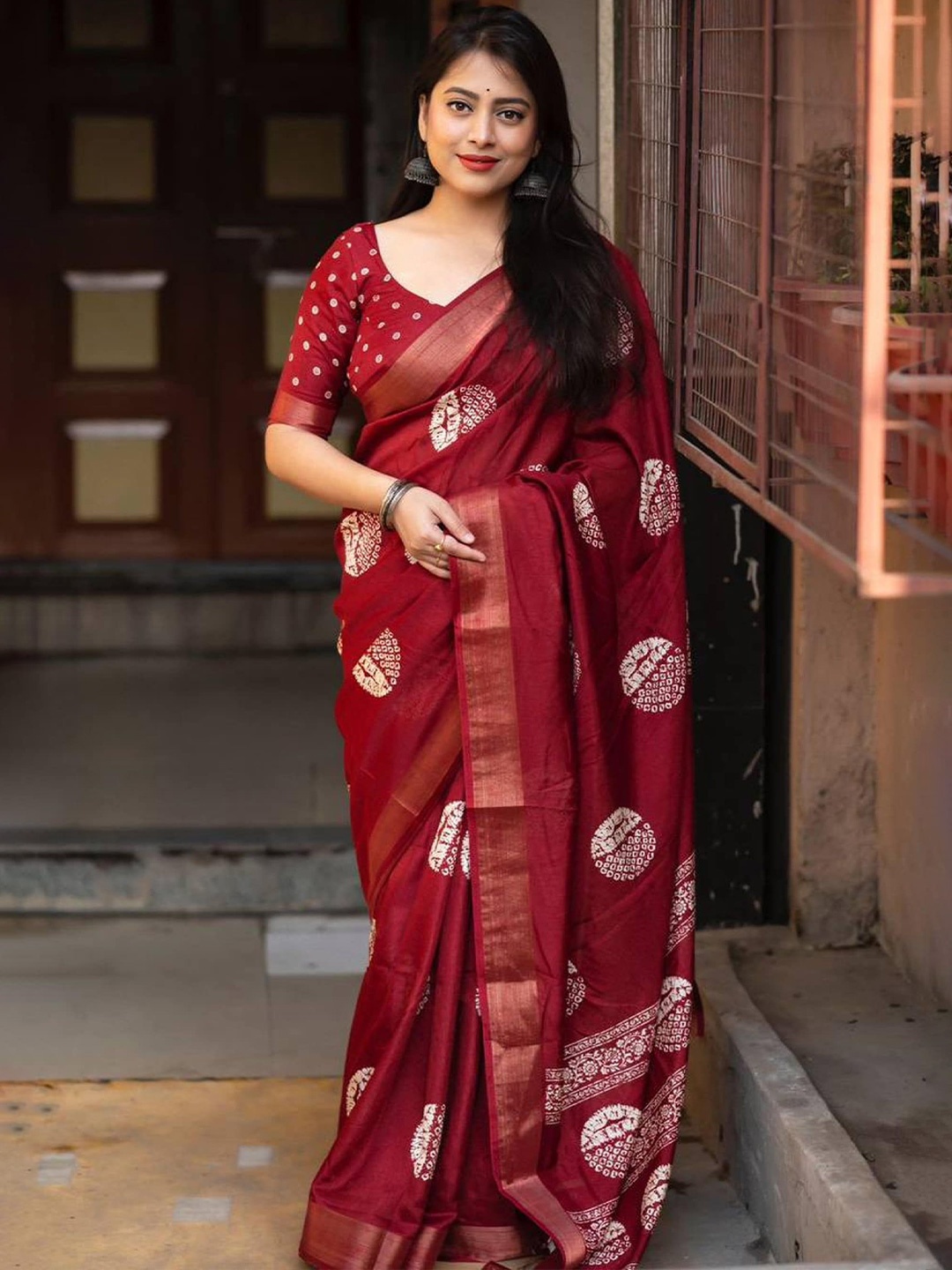 

KALINI Floral Zari Art Silk Banarasi Saree, Maroon