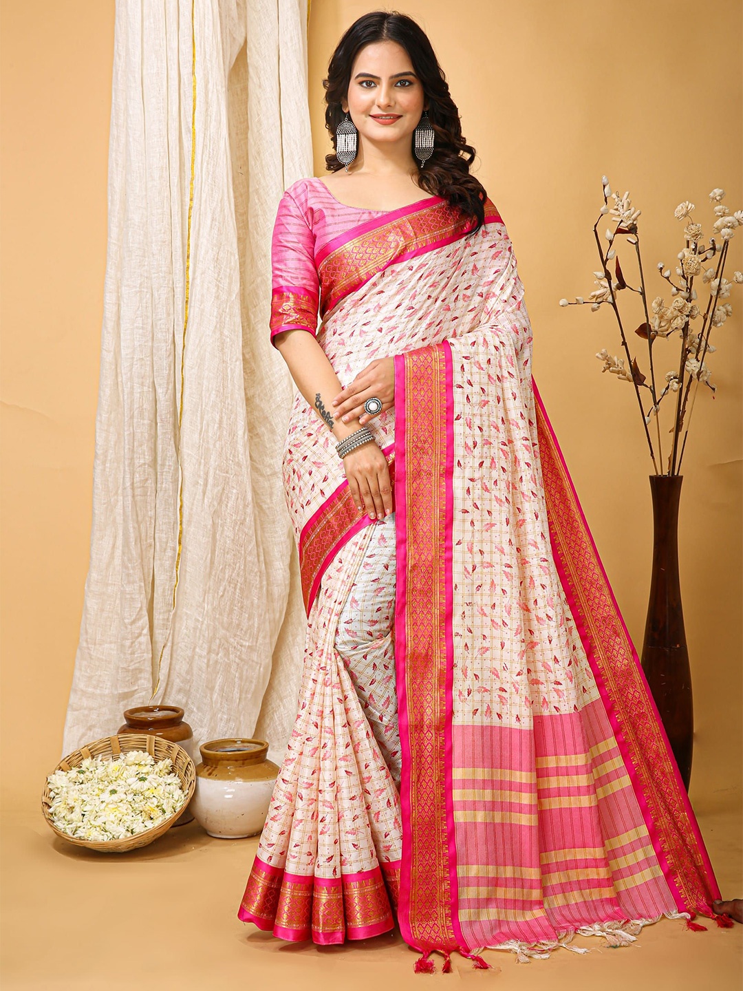 

KALINI Floral Zari Art Silk Banarasi Saree, White