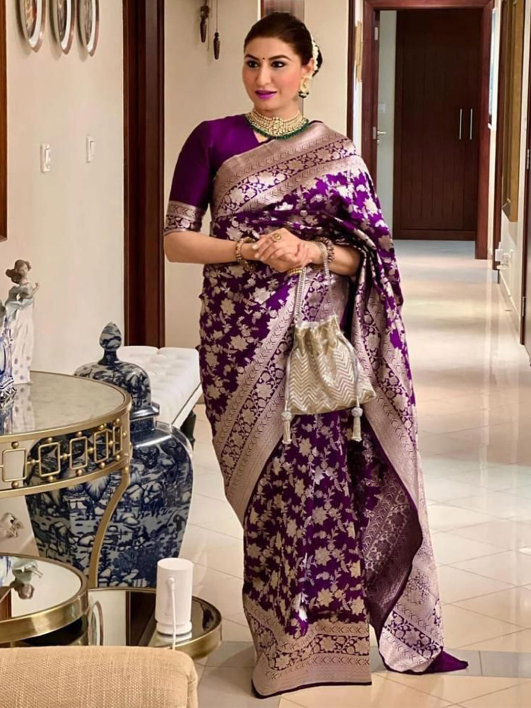 

Anouk Floral Woven Design Zari Banarasi Saree, Purple