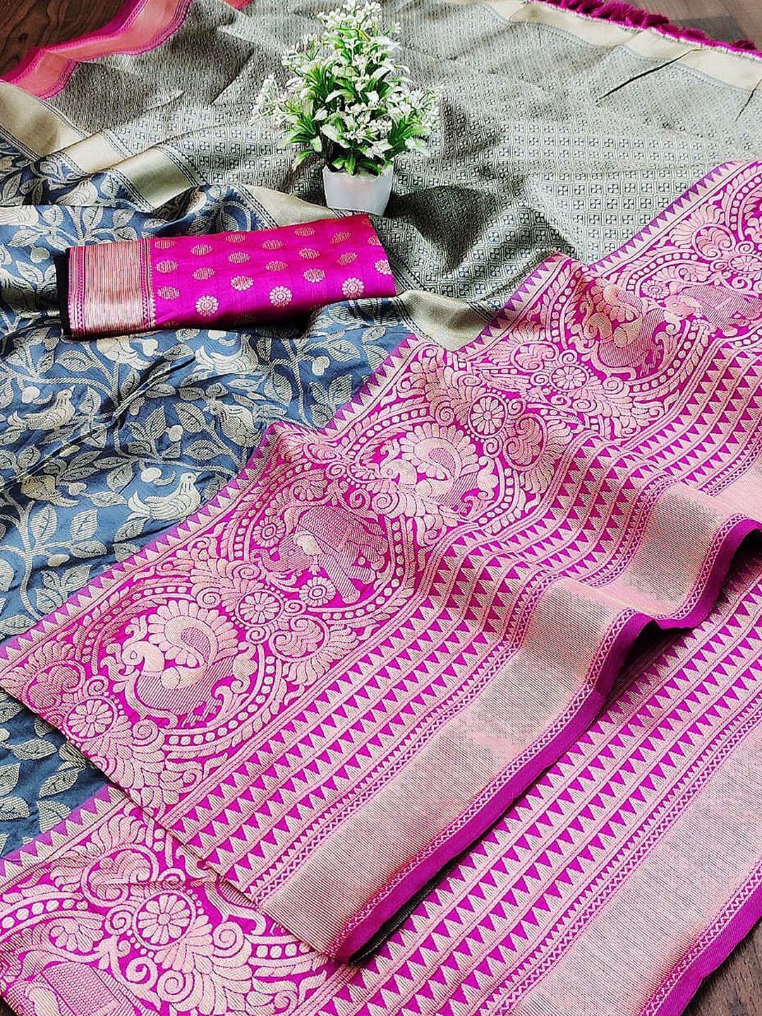 

DIVASTRI Floral Pure Silk Designer Banarasi Saree, Grey