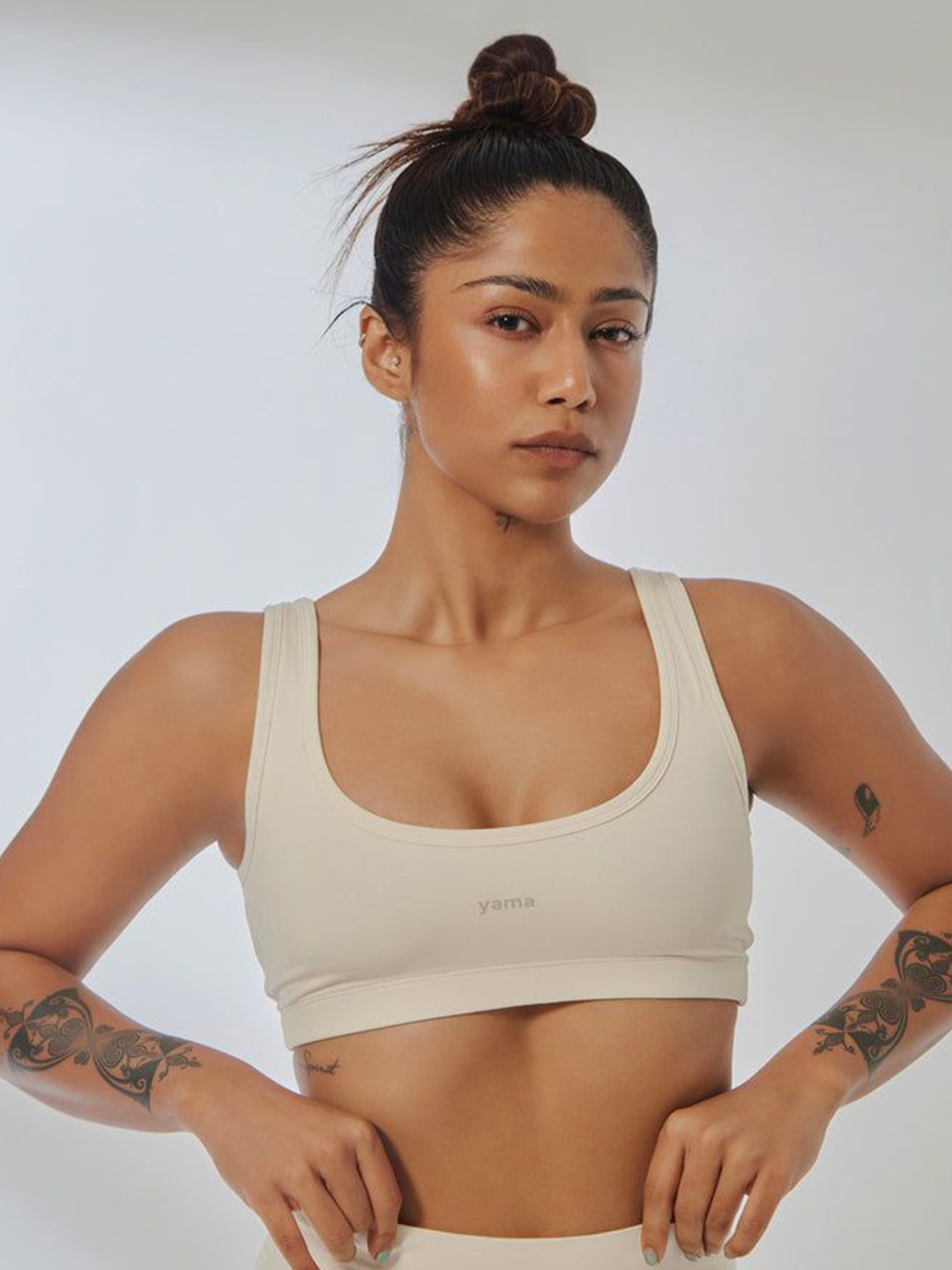 

YAMAYOGA Women Non-Wired Full Coverage Workout Bra, White