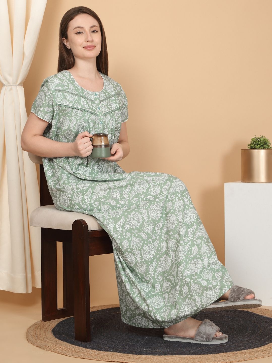 

SAANJ Women Ethnic Motifs Printed Pure Cotton Maxi Nightdress, Green