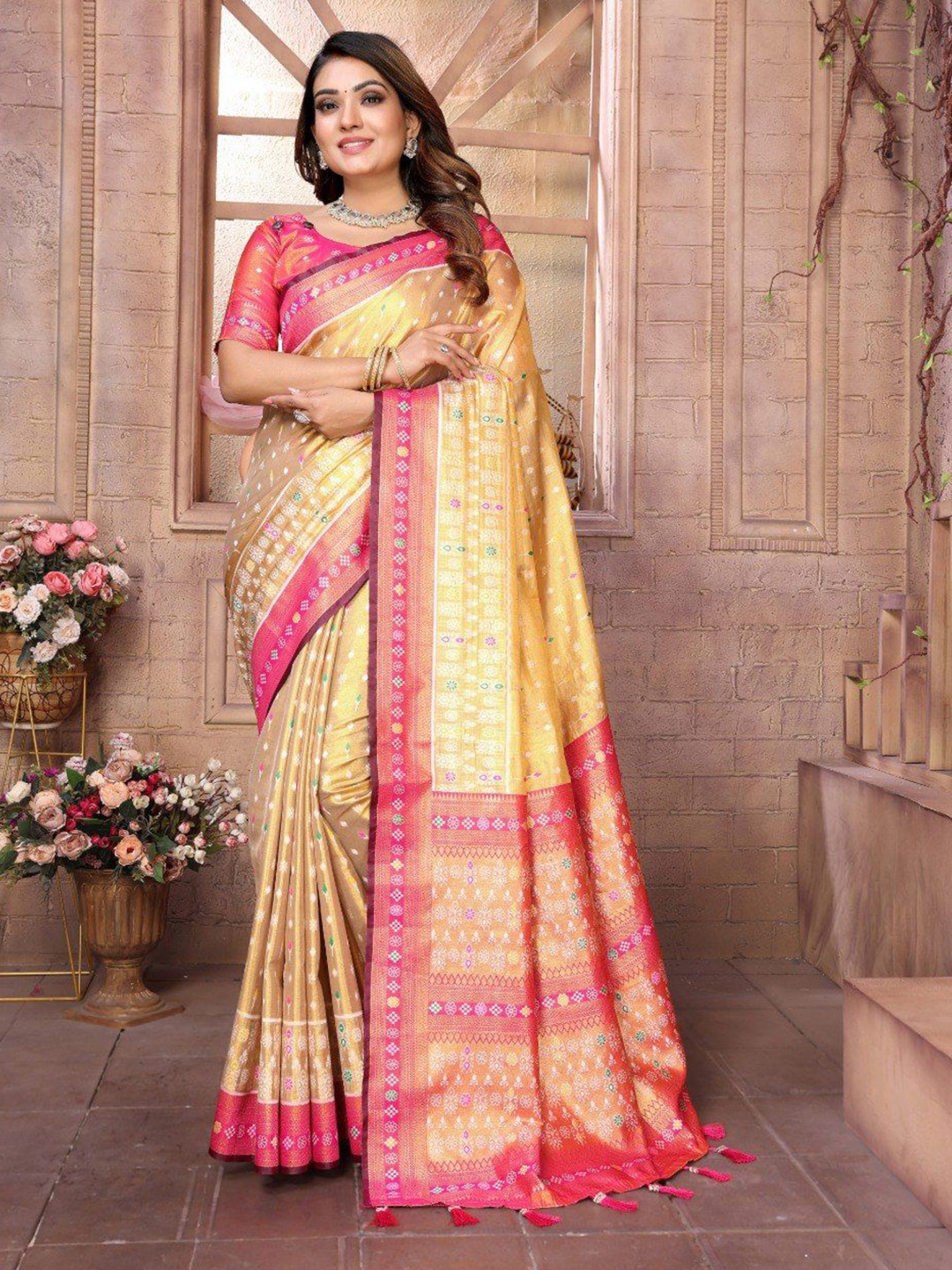

Anaita Woven Design Zari Banarasi Saree, Yellow