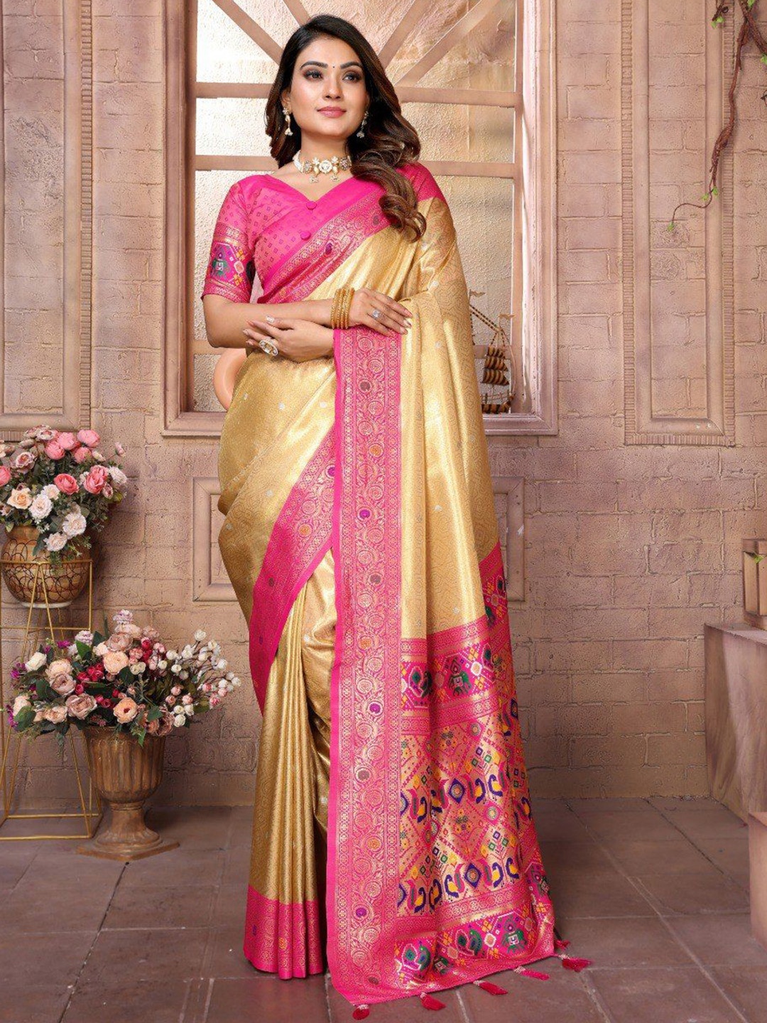 

Anaita Woven Design Zari Silk Blend Banarasi Saree, Gold