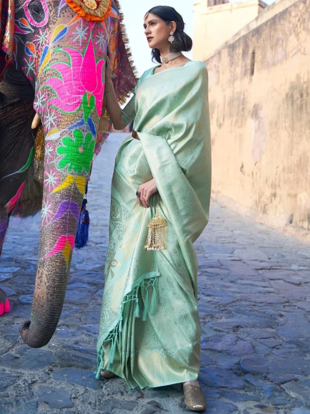 

DIVASTRI Woven Design Zari Kanjeevaram Saree, Sea green